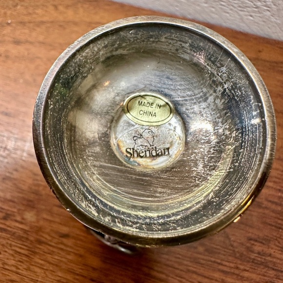 SHERIDAN, SILVER PLATE, MINIATURE CHAMPAGNE BUCKET WITH LION HEAD RINGS. - Picture 8 of 9